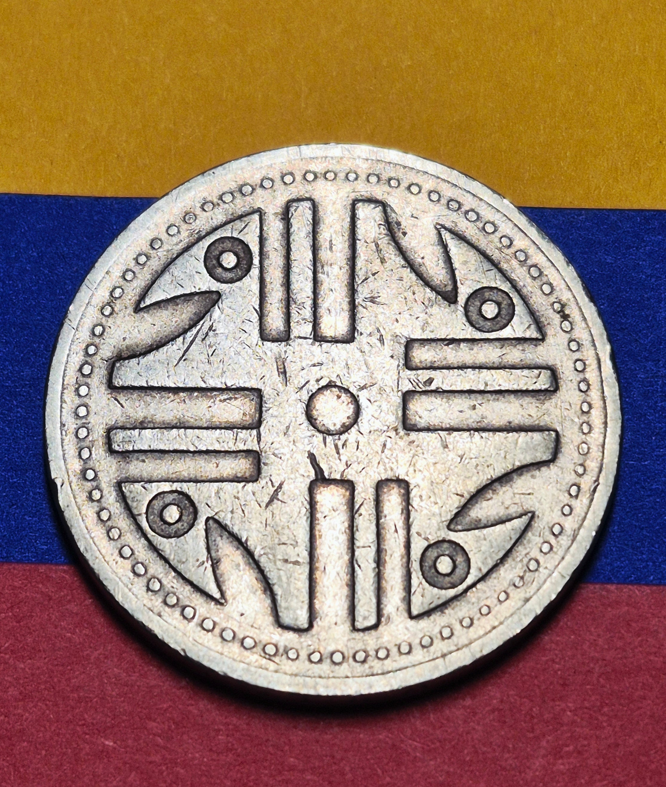 1995 Republic of Colombia 200 Pesos — Modern Era — Quimbaya Spindlewheel — Fine to Fine+