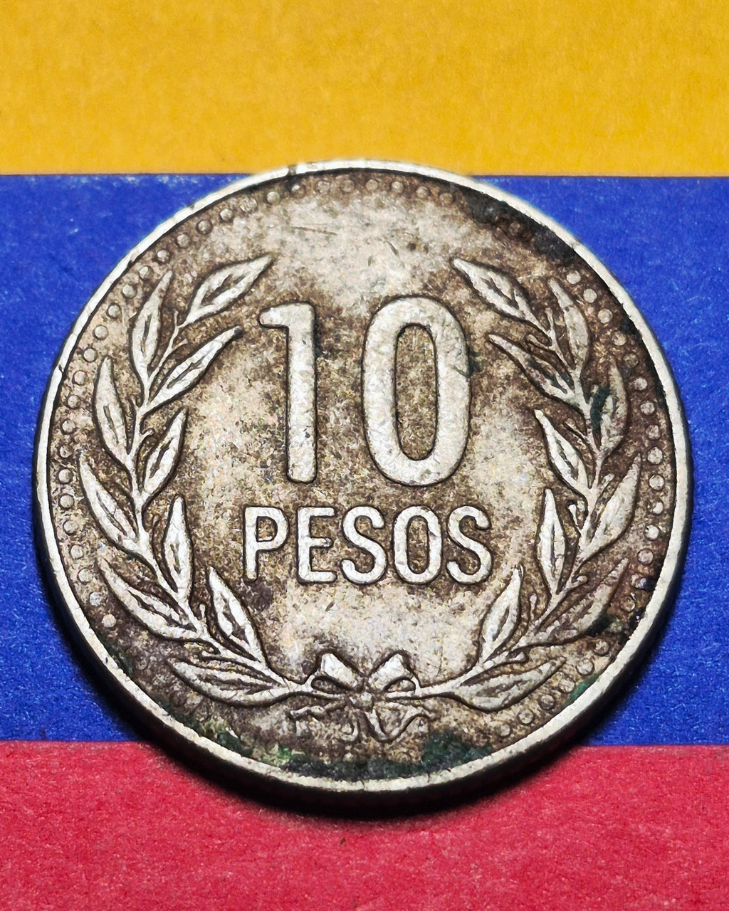1991 Republic of Colombia 10 Pesos — Cold War Era — Coat of Arms — Fine