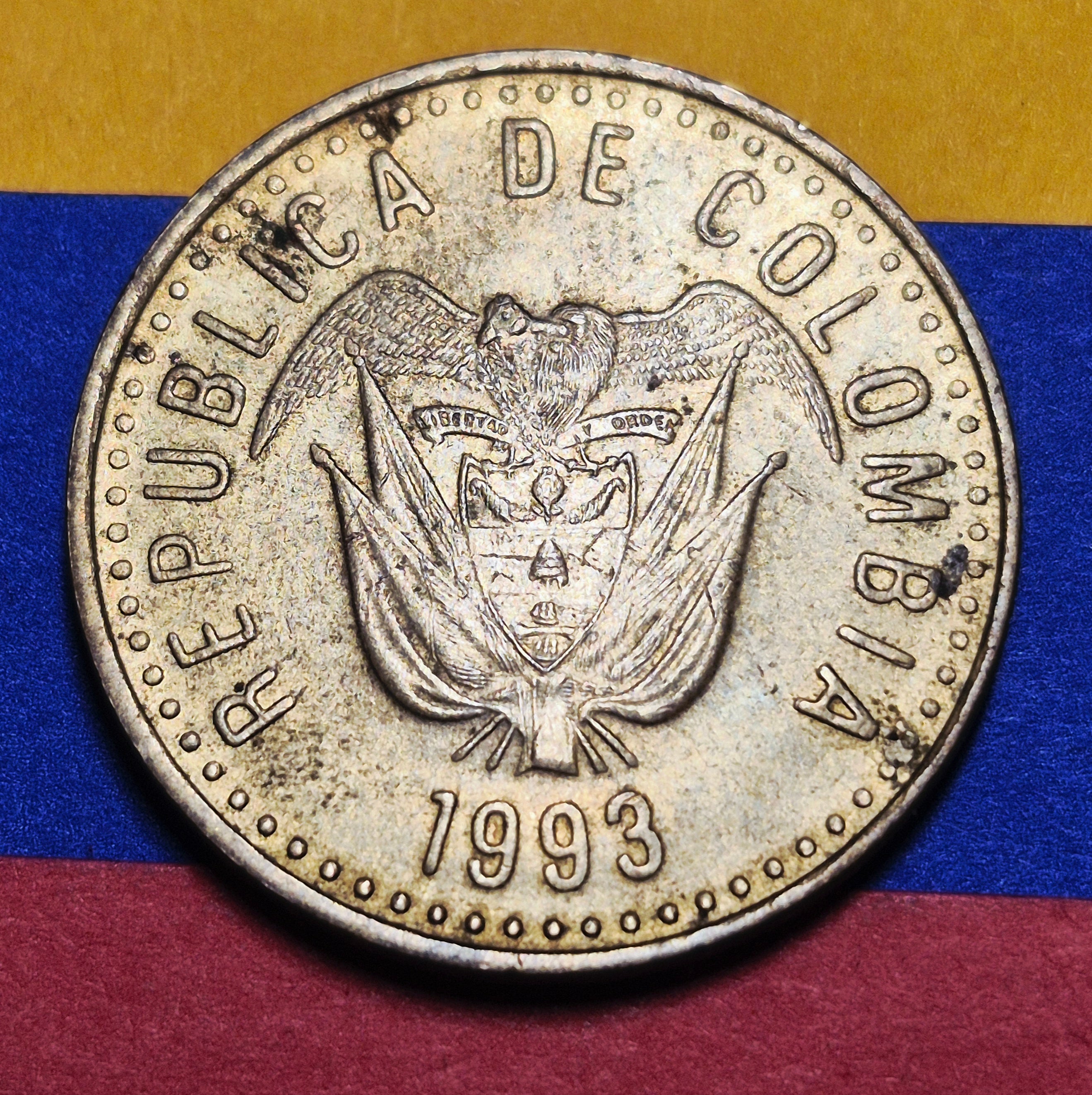 1993 Republic of Colombia 100 Pesos — Modern Era — Coat of Arms — Fine to Fine+