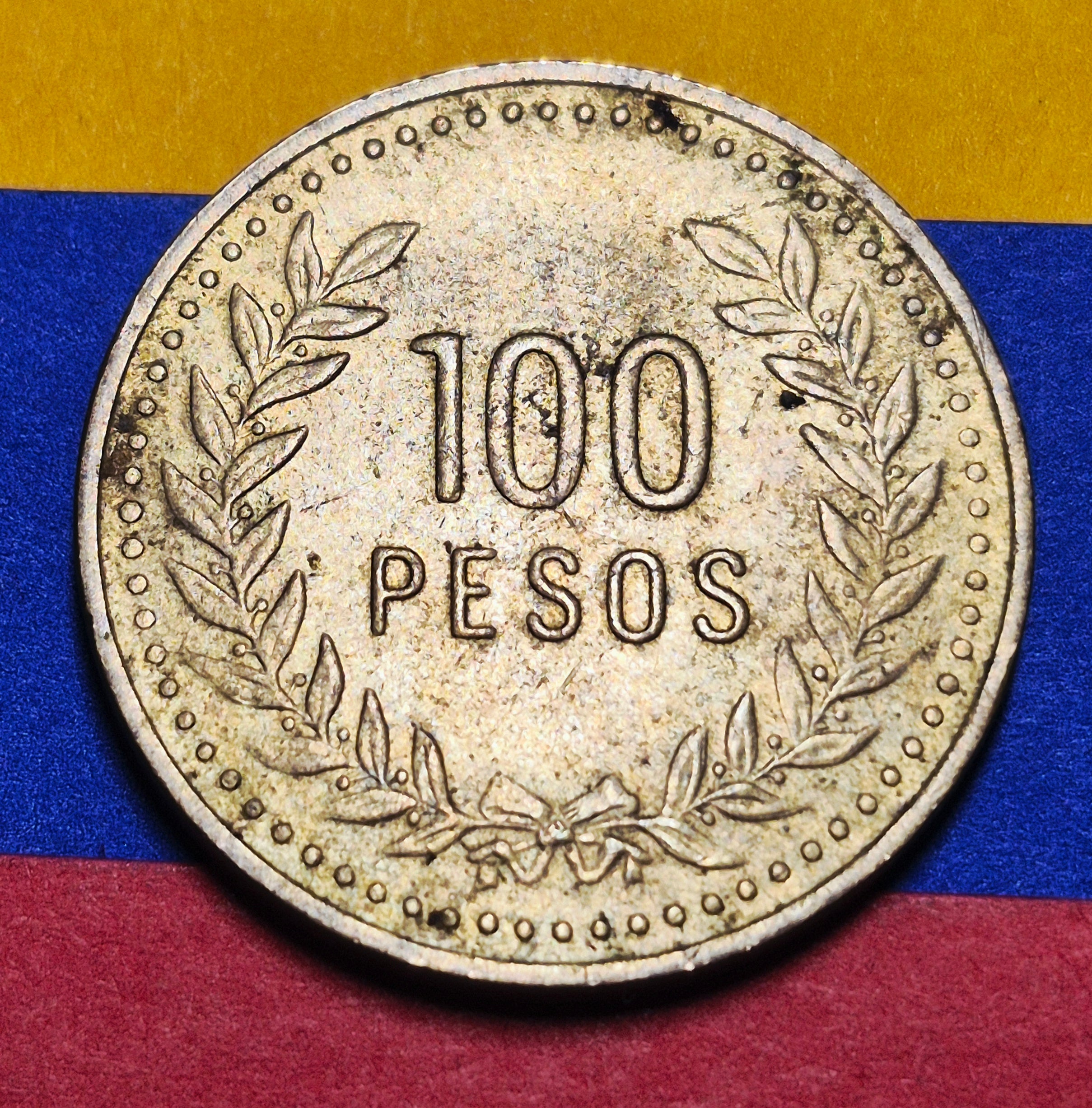 1993 Republic of Colombia 100 Pesos — Modern Era — Coat of Arms — Fine to Fine+