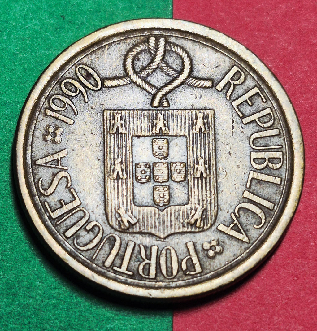 1990 Portuguese Republic 10 Escudos — Cold War Era — Coat of Arms — VF+ to EF
