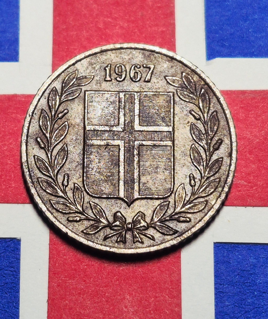 1967 Republic of Iceland 25 Aurar — Cold War / Republic — Birch Leaves and Cross Shield — F+ to VF