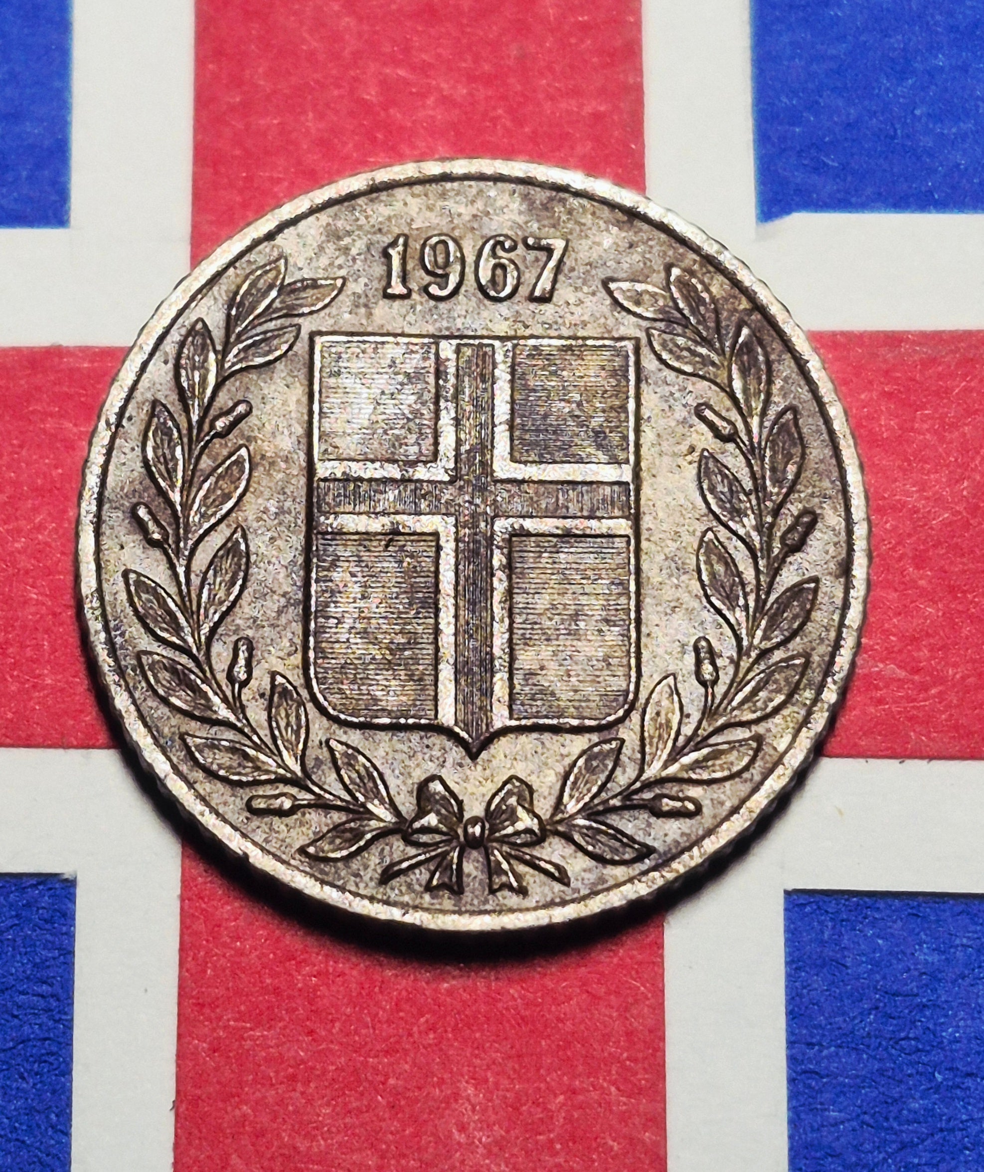 1967 Republic of Iceland 25 Aurar — Cold War / Republic — Birch Leaves and Cross Shield — F+ to VF