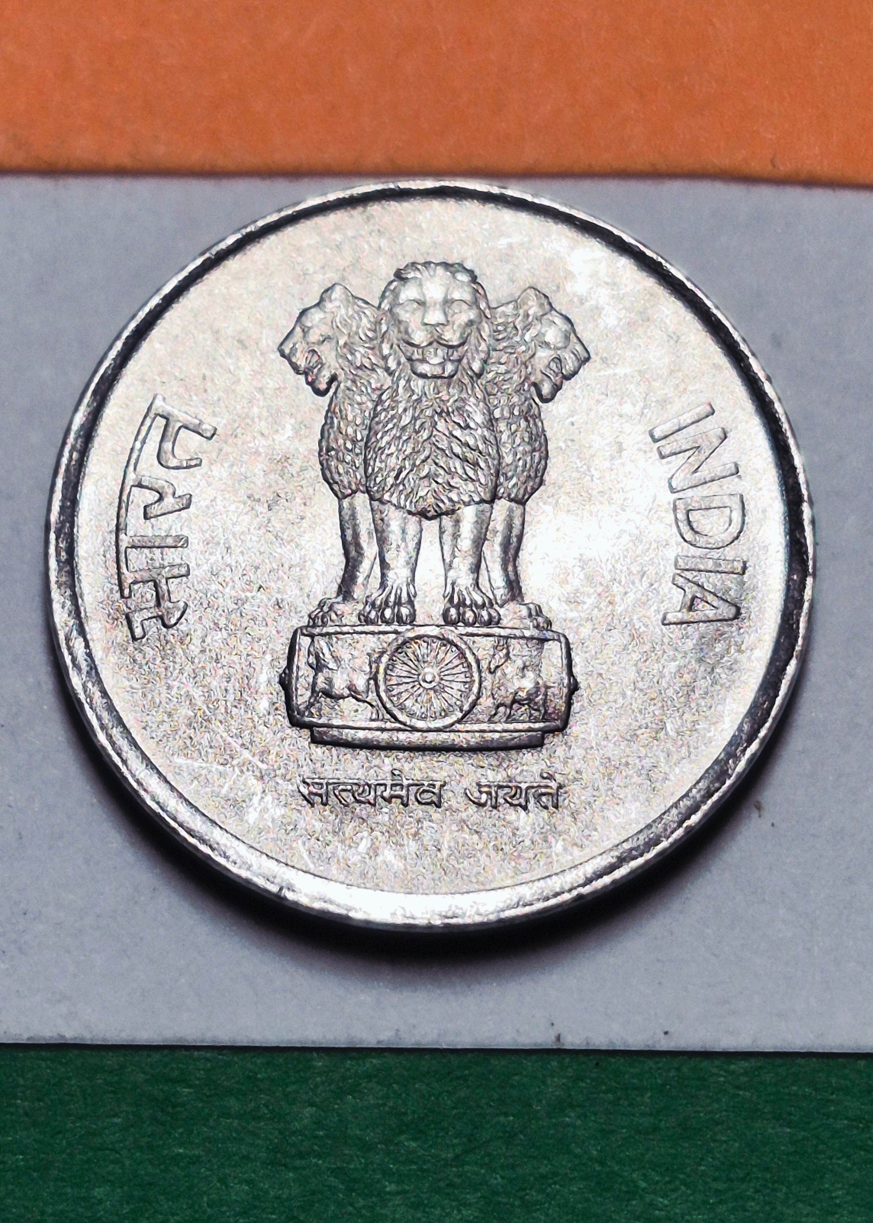 1988 India 10 Paise — Republic of India / Ashoka Lion Capital — First Stainless Steel Issue — Noida Mint — VF+ to EF