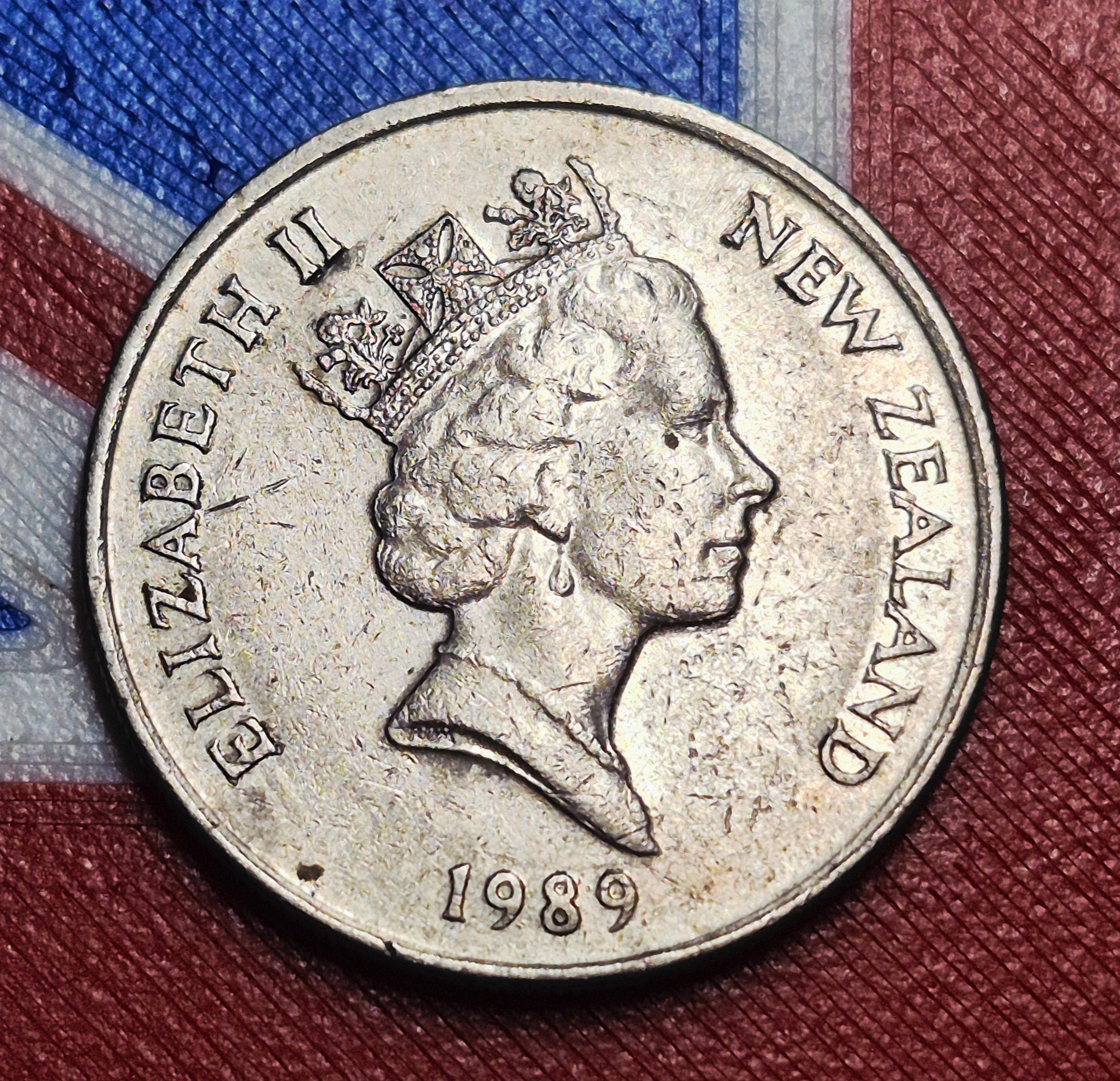 1989 New Zealand 10 Cents — Elizabeth II / Maori Koruru Carved Head — Copper-Nickel — Very Fine