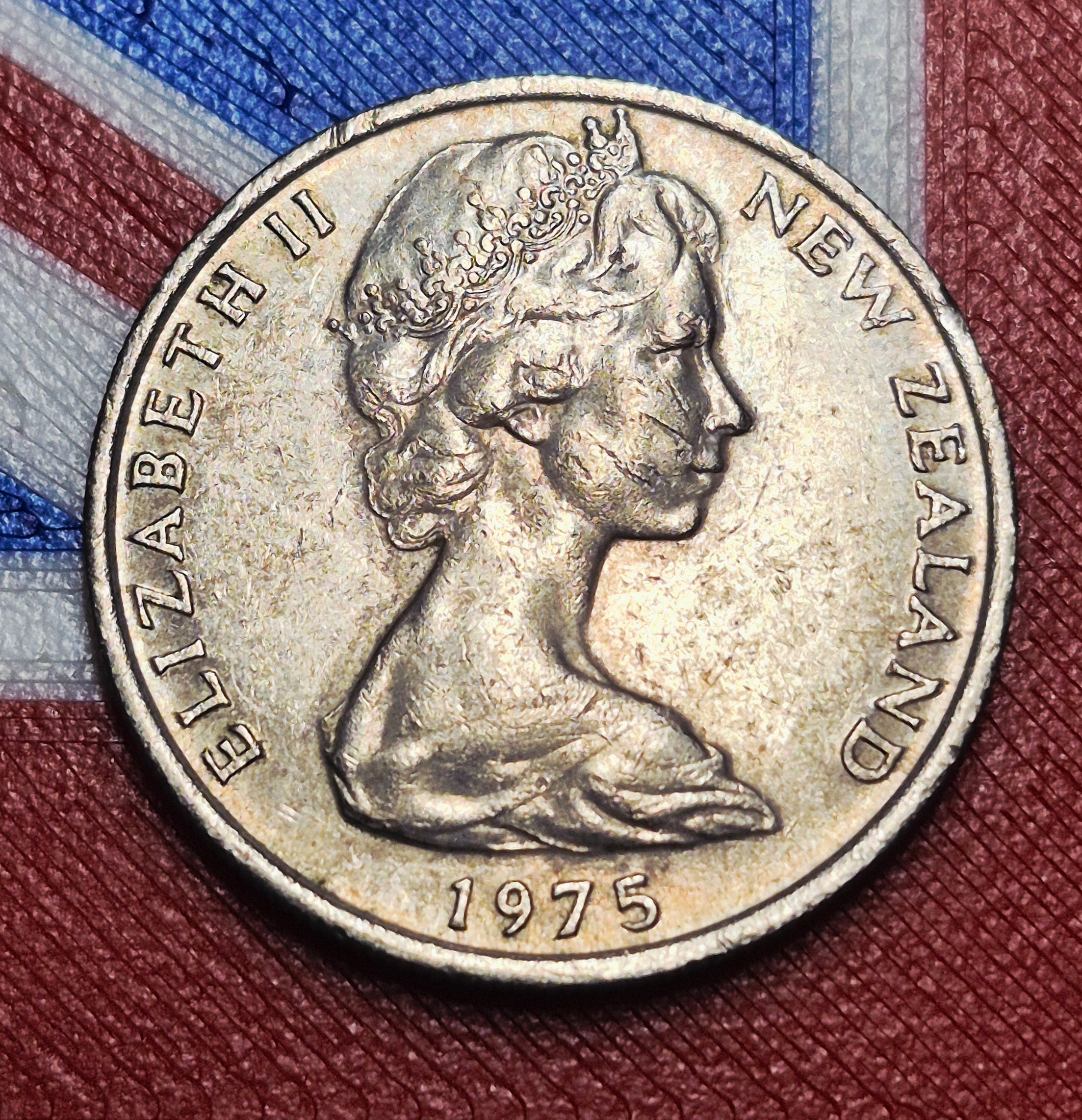 1975 New Zealand 10 Cents — Elizabeth II / Maori Koruru Carved Head — Copper-Nickel — VF+